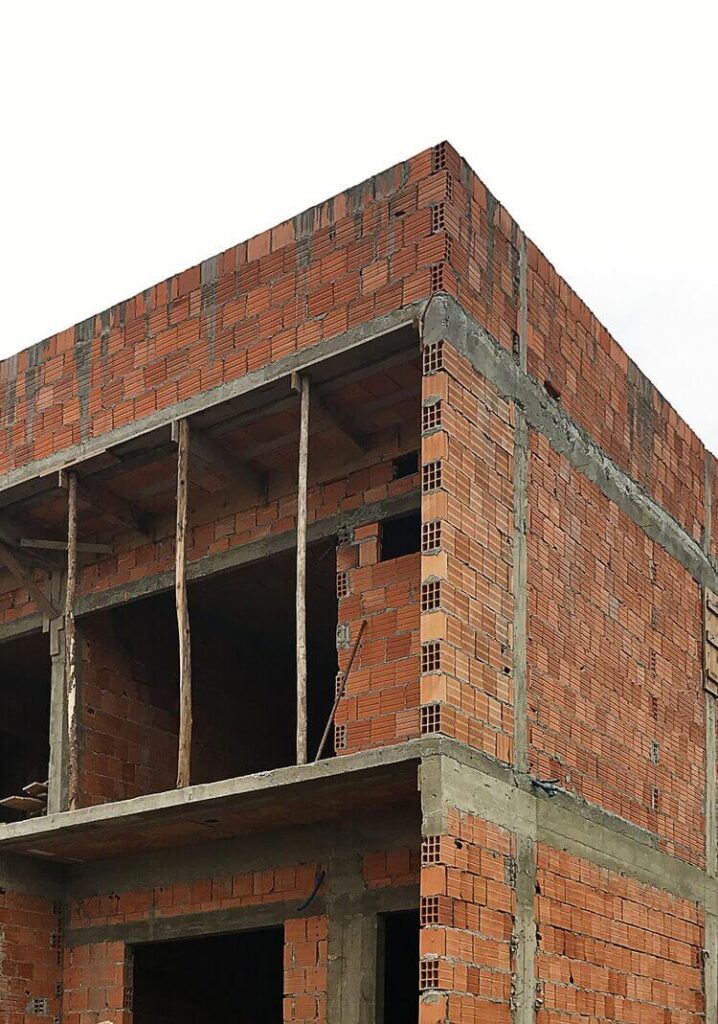 Flutua Arquitetura Picarras Penha Interiores Paisagismo Engenharia e BIM Construcao geminado dois pavimentos IMG 3649 POS scaled 1
